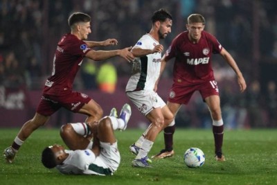 O Fluminense se complicou na Sul-Americana. O Tricolor perdeu para o Lanús por 1 a 0, nesta terça-feira (16), na Argentina, e precisará vencer por dois gols de diferença para avançar à semifinal, no dia 23, no Maracanã. Veja como o Jogada10 avaliou o desempenho dos tricolores! - Foto: Divulgação/Conmebol -  (crédito: Divulgação/Conmebol)