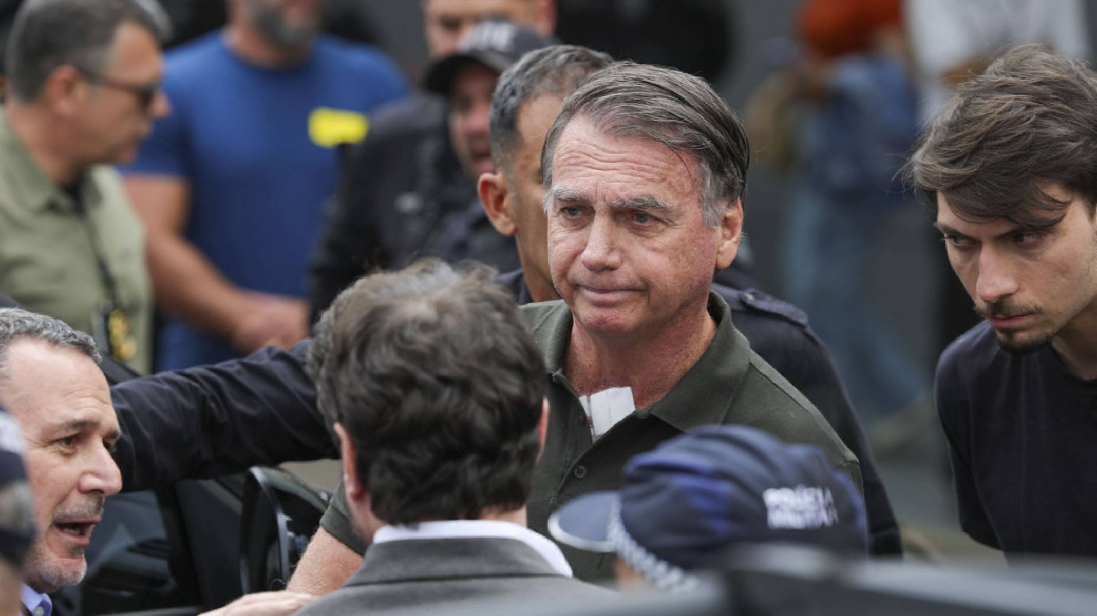 Doença de Bolsonaro: oposição fala em ‘perseguição’ e esquerda lembra da pandemia