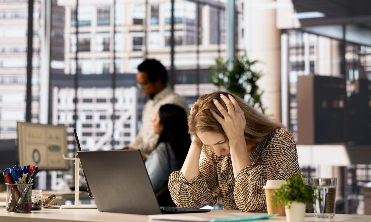 Síndrome de burnout: 7 sinais de que seu trabalho te adoeceu -  (crédito: Síndrome de burnout: 7 sinais de que seu trabalho te adoeceu)
