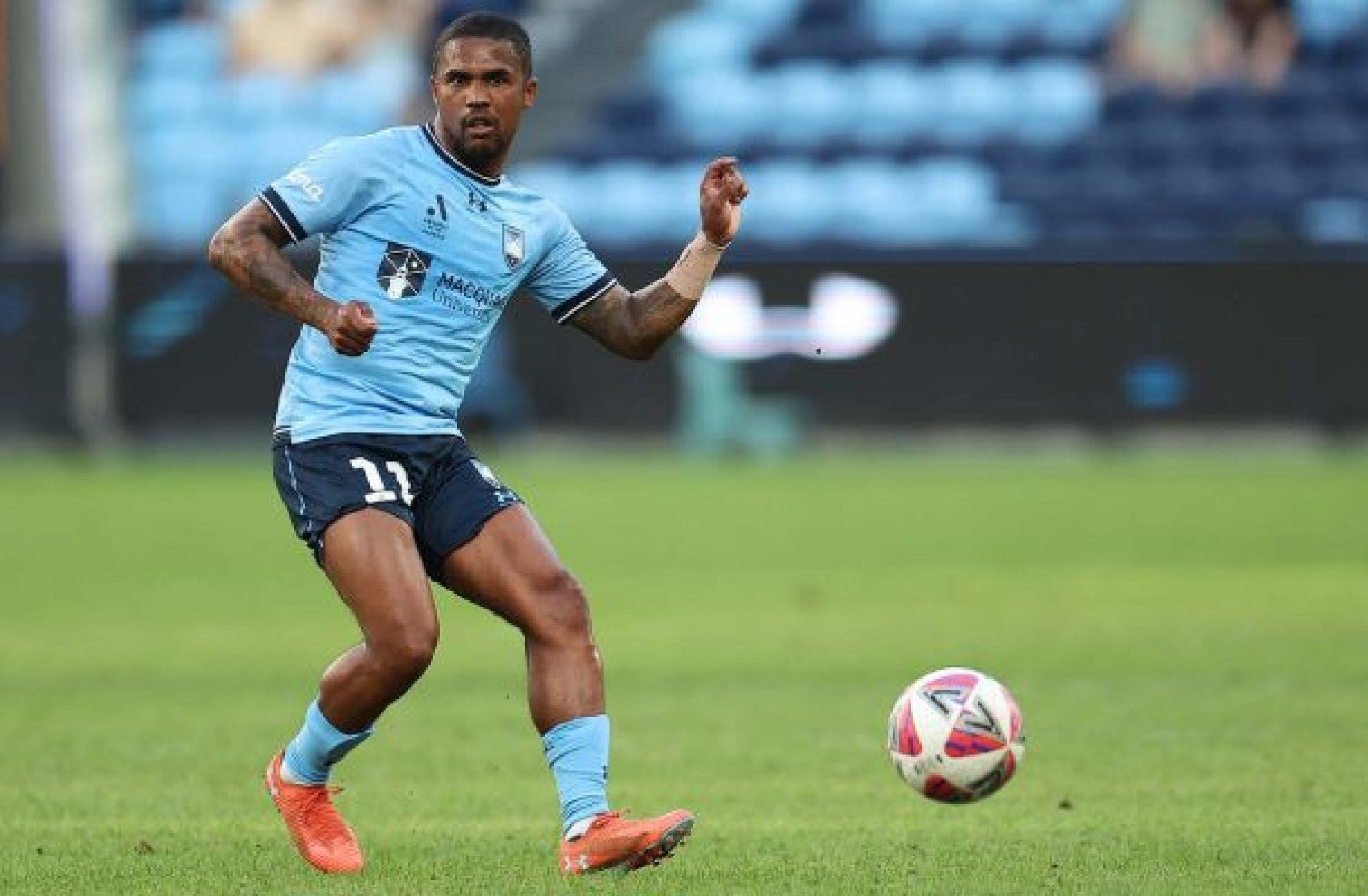 Clube australiano anuncia saída de Douglas Costa, ex-Grêmio e Fluminense