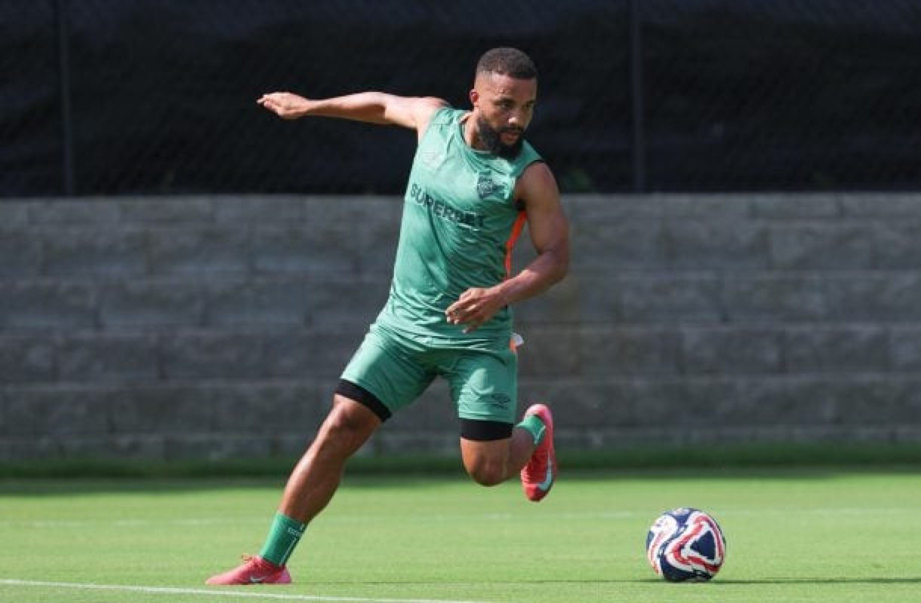 Samuel Xavier participa de jogo-treino e fica perto de voltar ao Fluminense