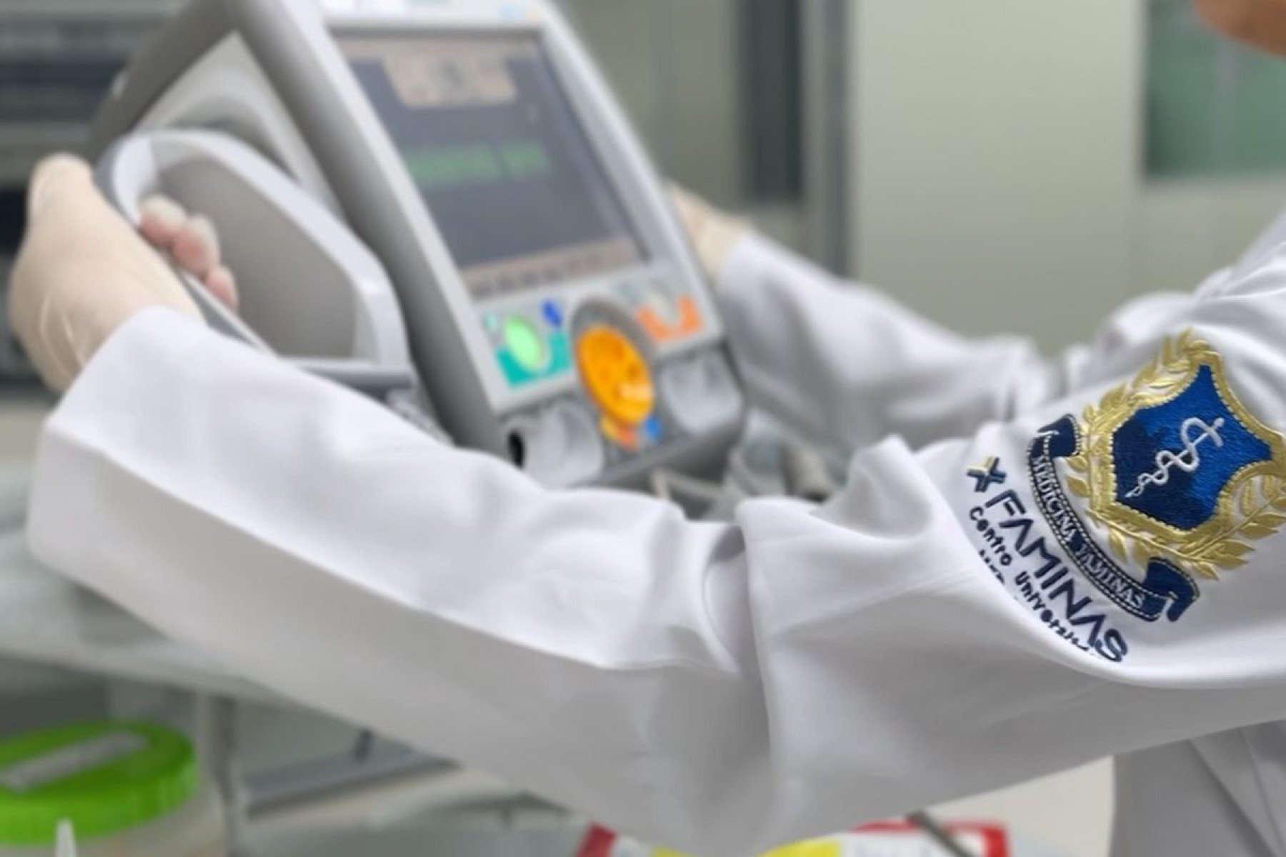 Estudantes vivenciam a rotina médica em hospitais parceiros desde os primeiros períodos Divulgação FAMINAS BH