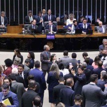 O jogo duplo do Centrão com PL e PT sobre anistia e PEC da blindagem