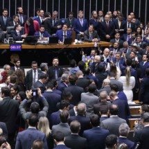 Câmara aprova urgência do projeto de anistia e líderes negociam texto ‘light’