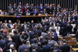 Câmara aprova urgência do projeto de anistia e líderes negociam texto ‘light’