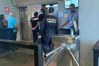 'Mandando e desmandando na PF'. Diálogos de policial servil a organização