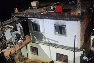 Mulher coloca fogo na própria casa após briga com o namorado em Minas