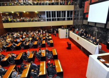 Sessão solene na Assembleia Legislativa de Minas em 2015; imagem meramente ilustrativa -  (crédito:  PBH/ASSCOM/Breno Pataro)