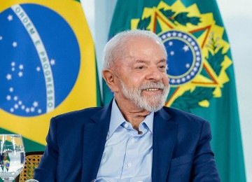 Lula sorri em cerimônia para o anúncio de investimentos do Novo PAC em Belo Horizonte (MG) e assinatura de contrato para a renovação de frota com a Prefeitura da cidade -  (crédito:  Ricardo Stuckert / PR)