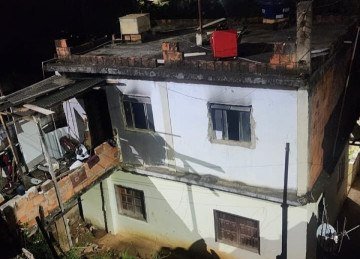 O Corpo de Bombeiros foi chamado e conseguiu controlar o incêndio -  (crédito: Reprodução/Redes Sociais )