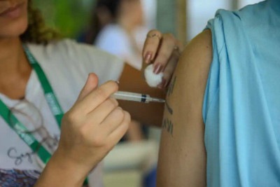 A vacina contém uma proteína do vírus varicela-zóster (antígeno gE) combinada a um adjuvante (AS01B), que ajuda o sistema imunológico a reconhecer e combater o vírus -  (crédito: Tomaz Silva/Agência Brasil)