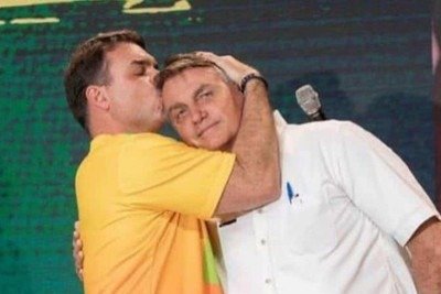 Flávio Bolsonaro atribui diagnóstico de câncer do pai a 'perseguição incessante'
 -  (crédito: Reprodução/Redes Sociais)