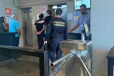 Ex-superintendente Rodrigo Teixeira conduzido preso pela Polícia Federal durante a Operação Rejeito -  (crédito: Mateus Parreiras/EM/D.A.Press)