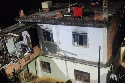O Corpo de Bombeiros foi chamado e conseguiu controlar o incêndio -  (crédito: Reprodução/Redes Sociais )