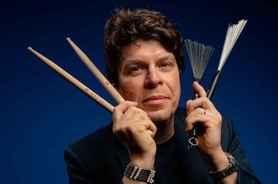 O baterista catarinense Edu Ribeiro, radicado em São Paulo, convida  o saxofonista canadense Seamus Blake para o show -  (crédito: Dani Gurgel/Divulgação)