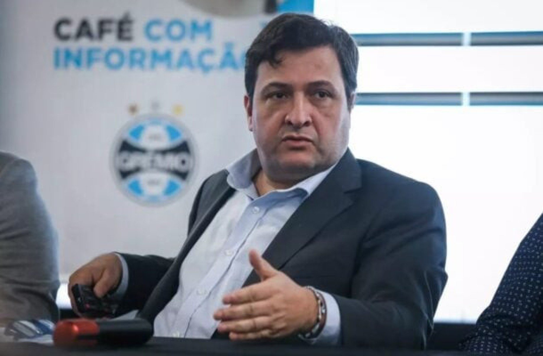 Presidente do Grêmio respalda Mano na véspera do Gre-Nal