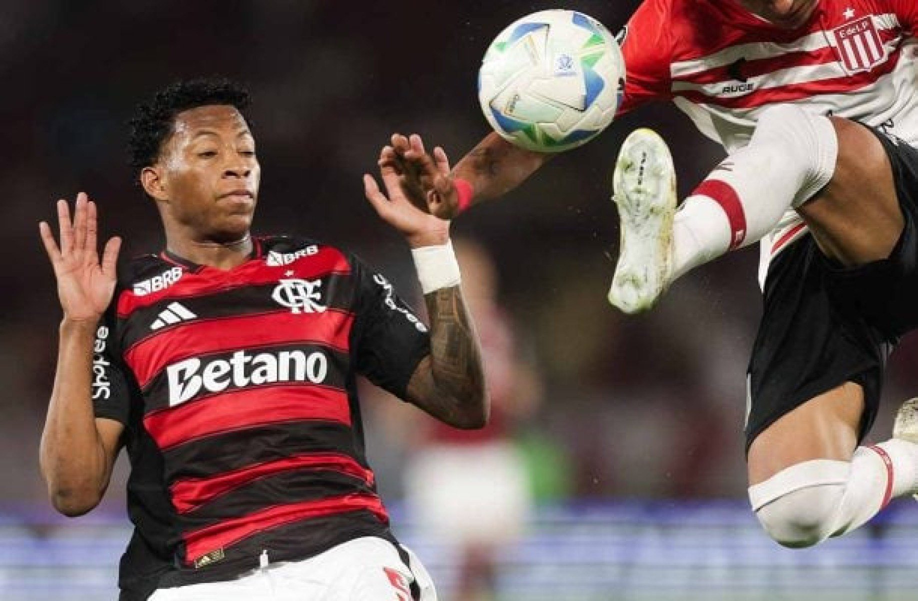 Reservas do Flamengo se revoltam com suposta “dica” de quarto árbitro a rival
