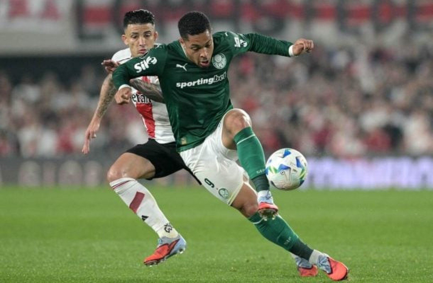 Jornal espanhol exalta vitória do Palmeiras contra o River e elogia Vitor Roque