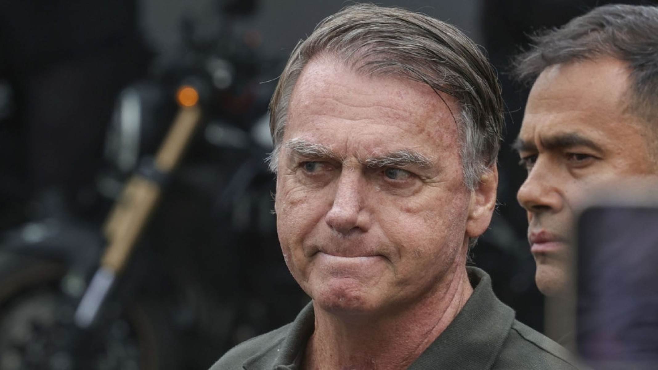 Após condenação, 76% acham que Bolsonaro deve apoiar outro nome; Tarcísio é favorito