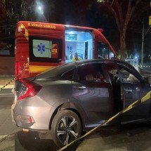 Jovem de 26 anos morre ao bater o carro em poste de avenida em Uberlândia - CBMMG