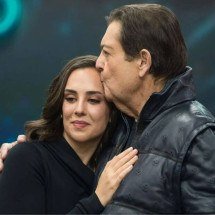 Faustão participa de casamento intimista da filha durante recuperação