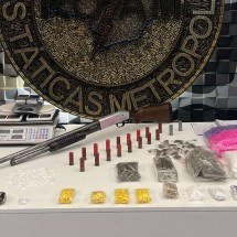 BH: jovem que guardava espingarda em casa é preso com 45 kg de cocaína