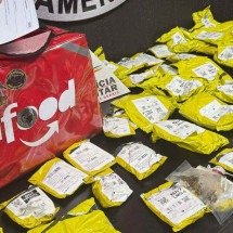 Entregador de app é flagrado com drogas na mochila e acaba preso em BH 