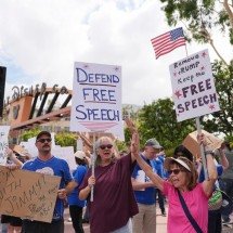 Suspensão de Jimmy Kimmel causa manifestações nos Estados Unidos