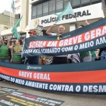 Operação rejeito: servidores ambientais protestam em frente à PF - Túlio Santos/EM/D.A Press