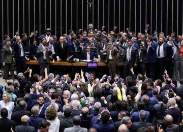 A Câmara dos Deputados está se tornando um poder constituinte e está reescrevendo a Constituição ao seu modo e para seu proveito, sem controle social e ao largo dos outros Poderes constitucionais -  (crédito: BRUNO SPADA/CÂMARA DOS DEPUTADOS)