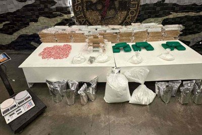 Em Santa Luzia, um dos suspeitos fazia a própria casa como depósito e fazia entregas a mando de terceiros -  (crédito: Divulgação/PMMG)