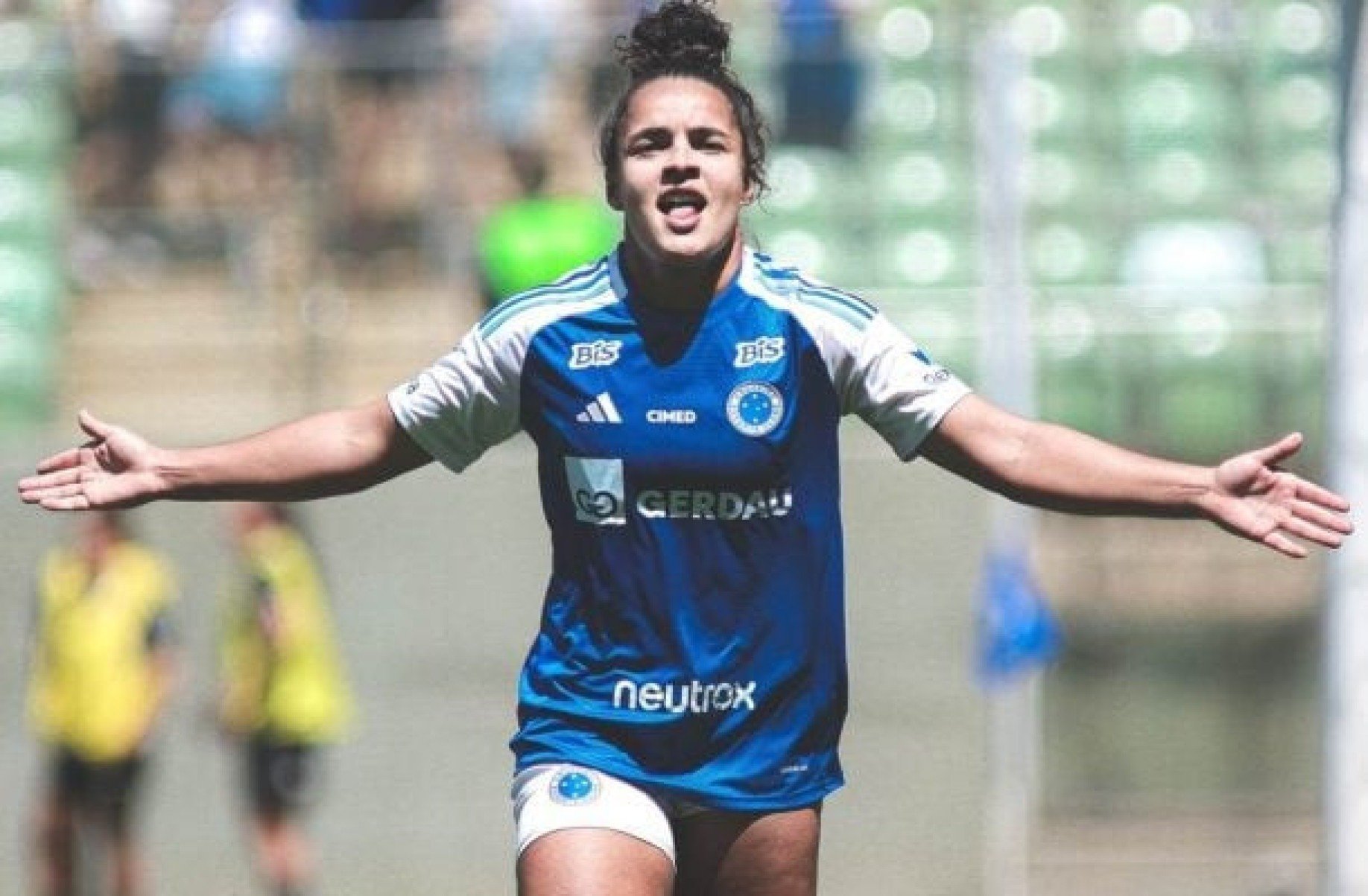Cruzeiro vende Isa Chagas ao PSG na maior negociação da história do time feminino