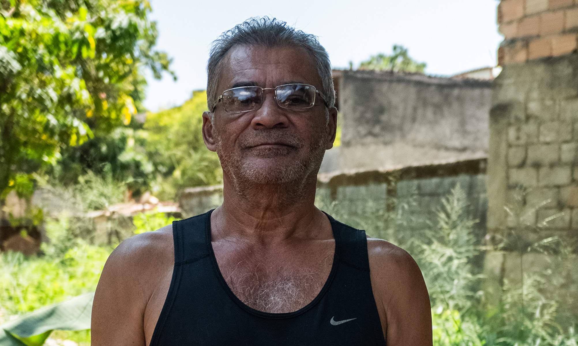 "Com planejamento, até daria para investir aqui no meu barraco, melhorar as condições. Mas, com esse córrego aqui, jamais farei isso. Tenho medo. A cada chuva que vejo (se) formando no céu, eu tenho medo", diz Geraldo Ferreira Dias, morador de Venda Nova-Jorge Lopes/EM/D.A Press