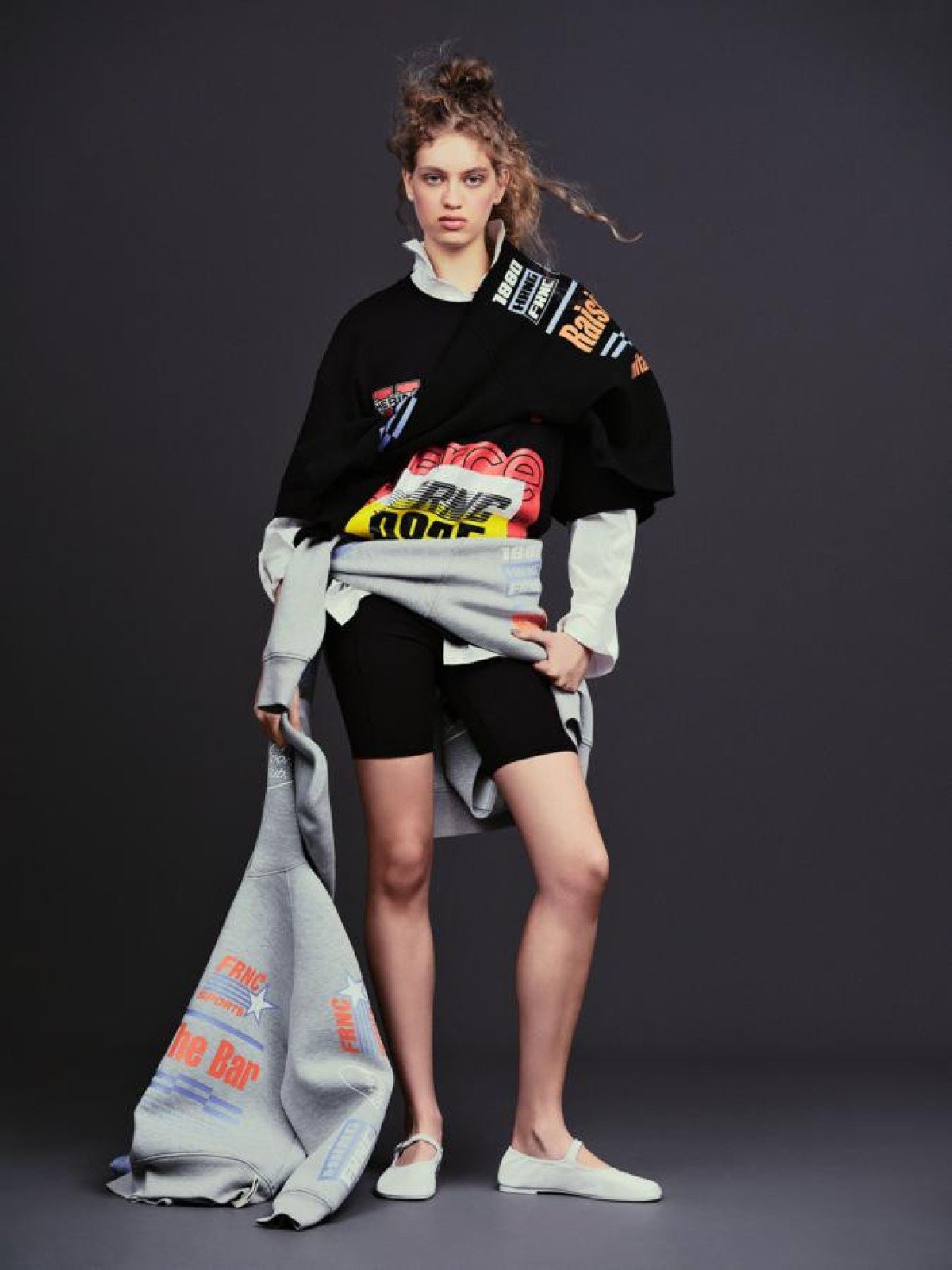 Peças que remetem à Francesca, como o blusão de moletom e camiseta oversized fazem parte da Collab com a Hering