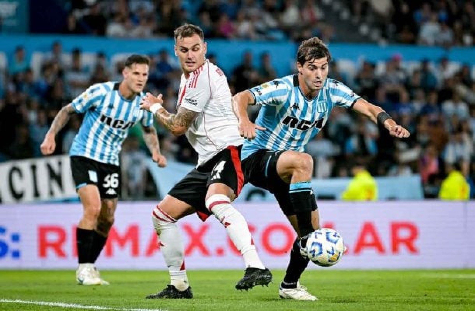 River Plate ganha “queda de braço” com o Racing nos bastidores