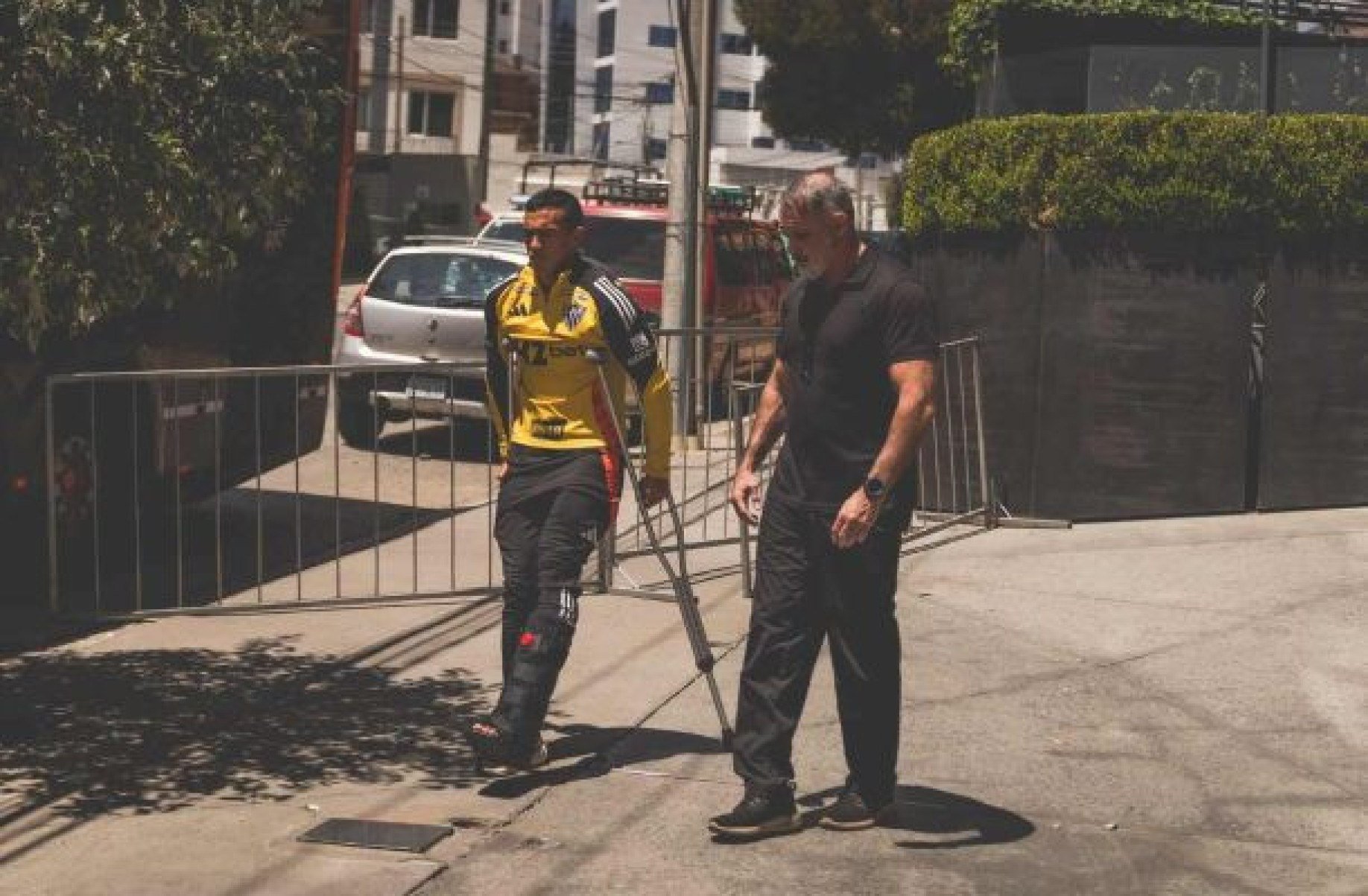 Fratura na fíbula: entenda a gravidade da lesão sofrida por Cuello, do Atlético