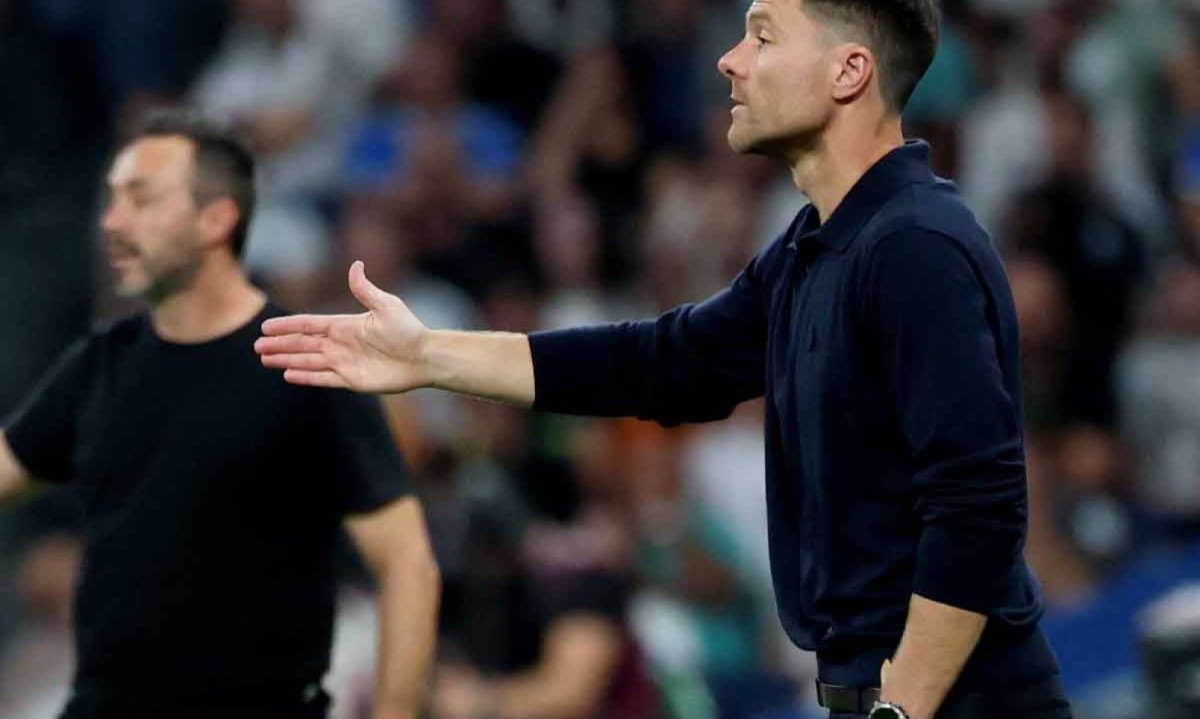 Mesmo contando com grandes jogadores e orçamento bilionário, Xabi Alonso não tem conseguido fazer o Real Madrid jogar bem neste início de temporada europeia -  (crédito: Thomas COEX / AFP)