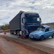 Passageira de carro morre em batida com caminhão no interior de Minas - Divulga&ccedil;&atilde;o/CBMMG