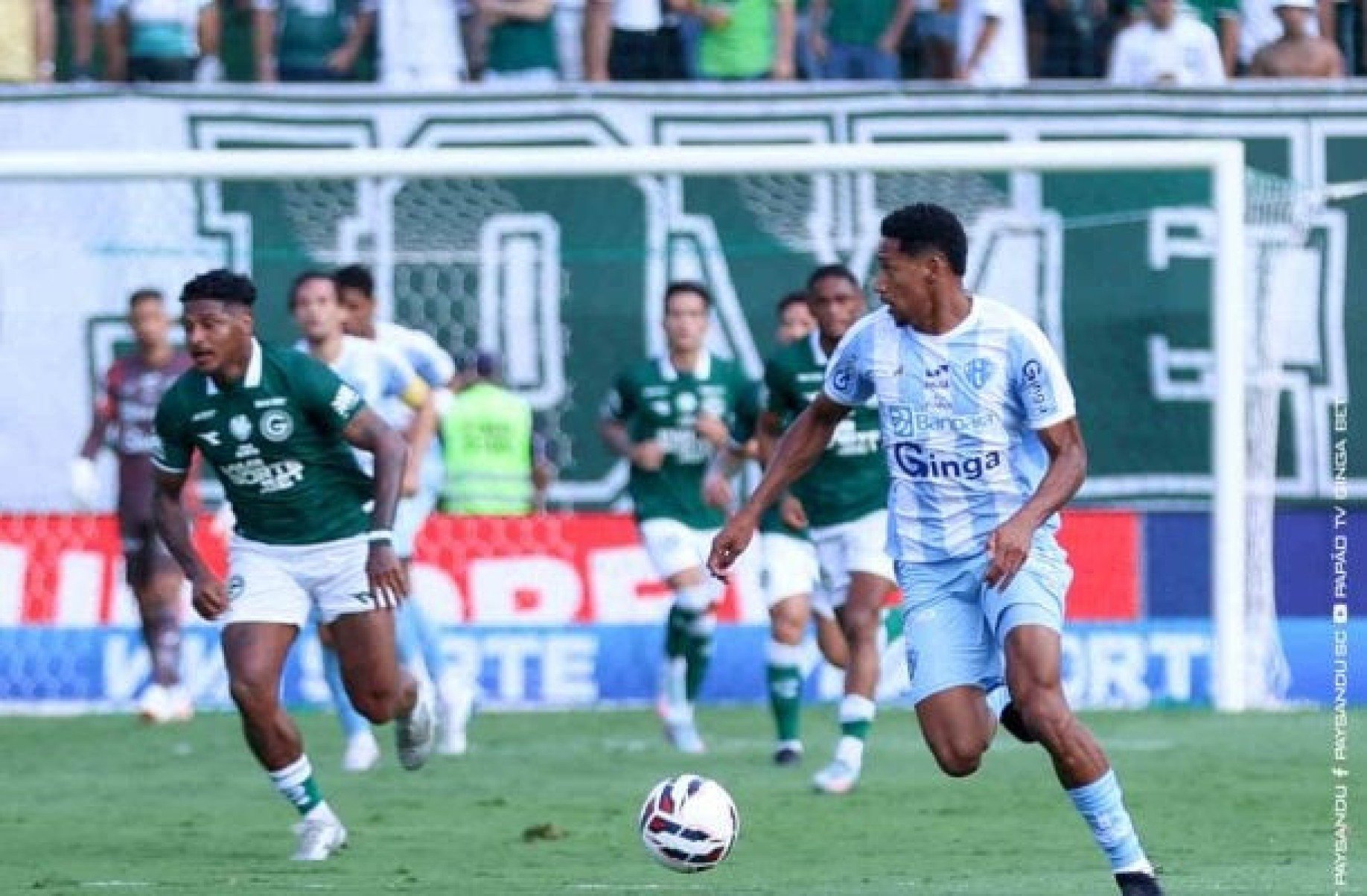 Goiás vence lanterna Paysandu e assume liderança