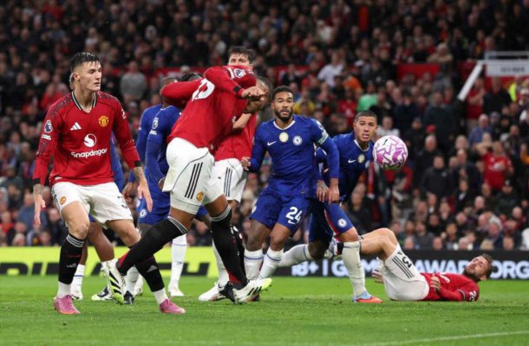 United vence o Chelsea com gol e expulsão de Casemiro na Premier League