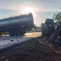 MG: homem morre em colisão entre caminhonete e caminhão na BR-262 - Divulgação/CBMMG
