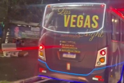 Ônibus da boate Las Vegas Night circula à noite pelas cidades de Conselheiro Lafaiete, Congonhas e Ouro Branco -  (crédito: Reprodução/Redes Sociais)