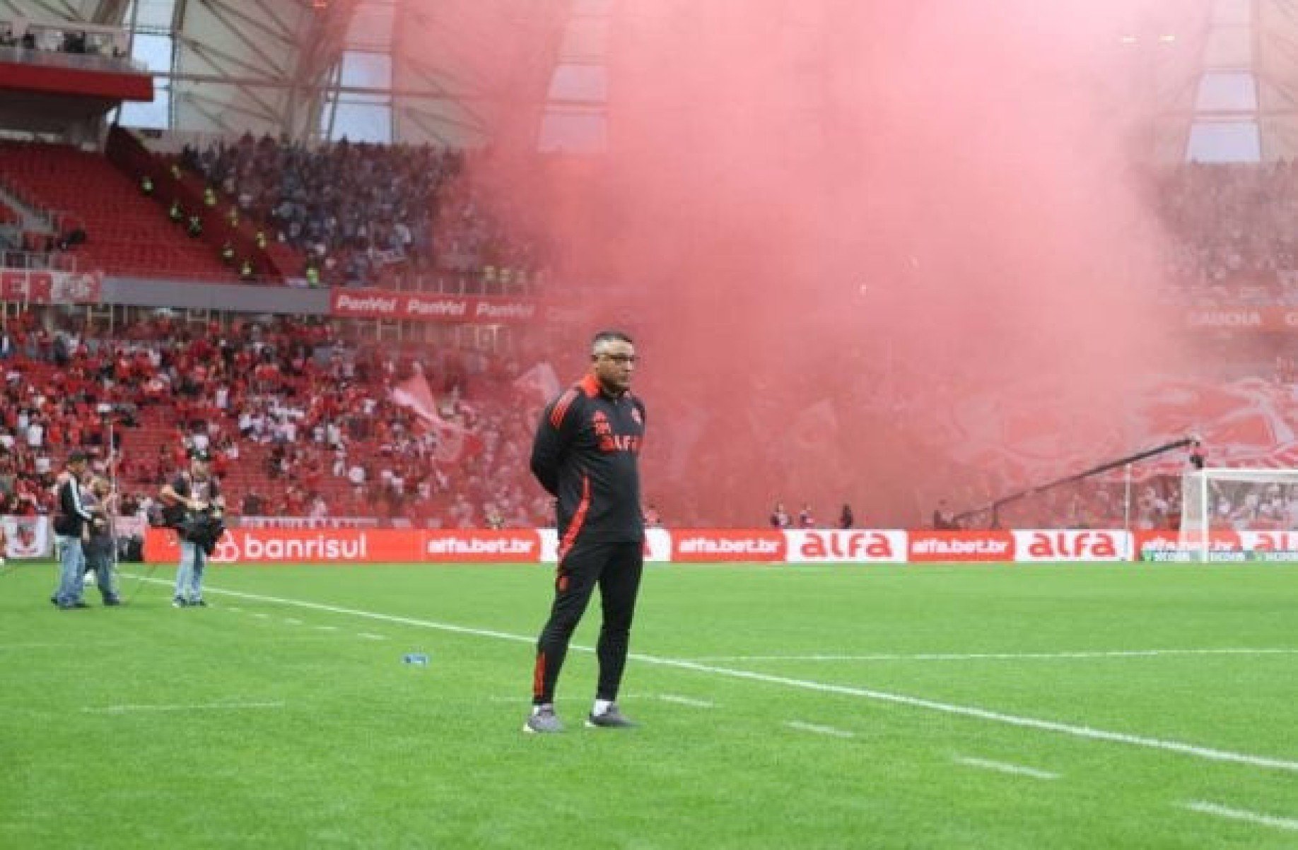 Internacional comunica a demissão do técnico Roger Machado
