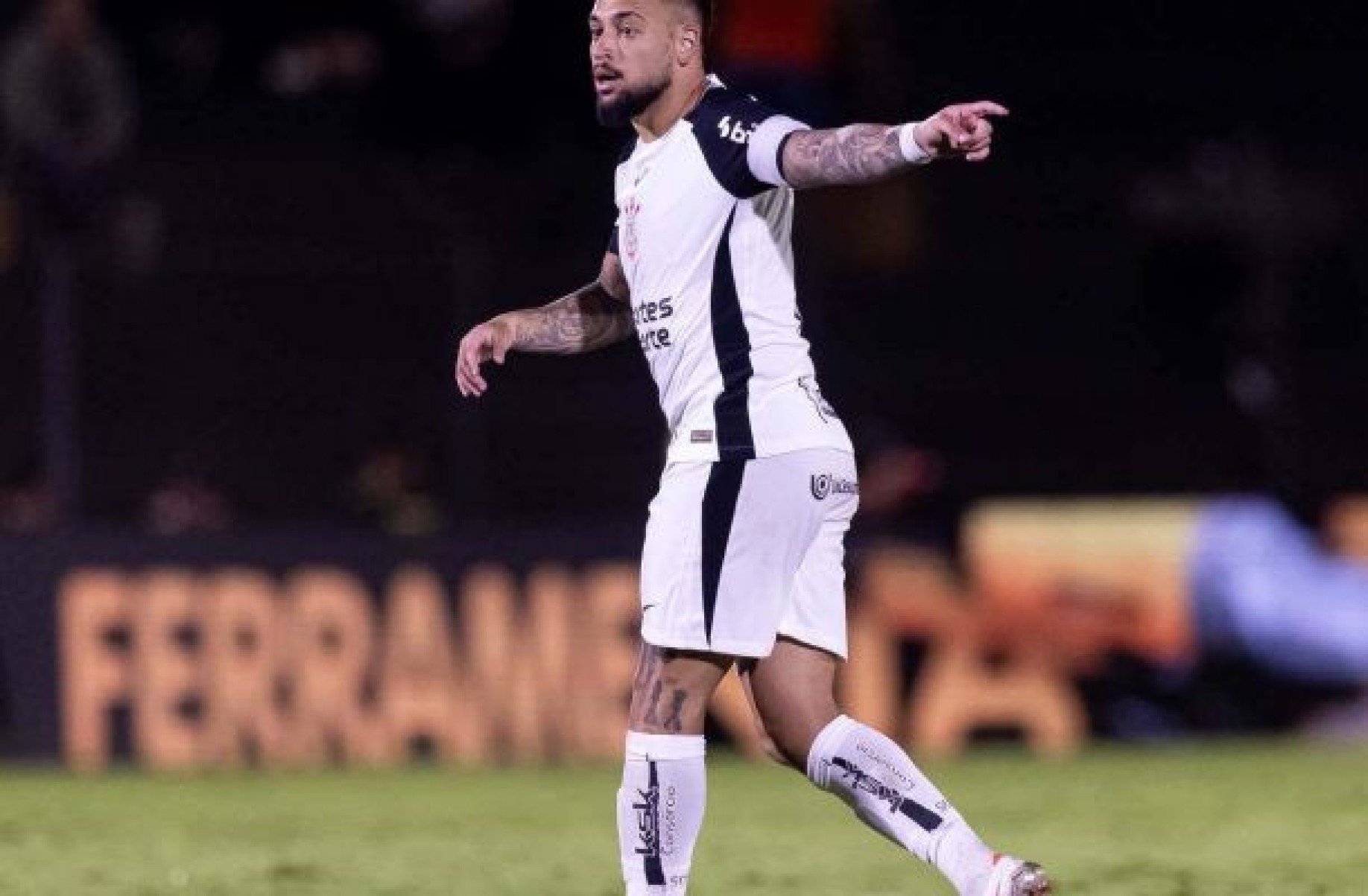 Maycon lamenta desatenção do Corinthians em derrota