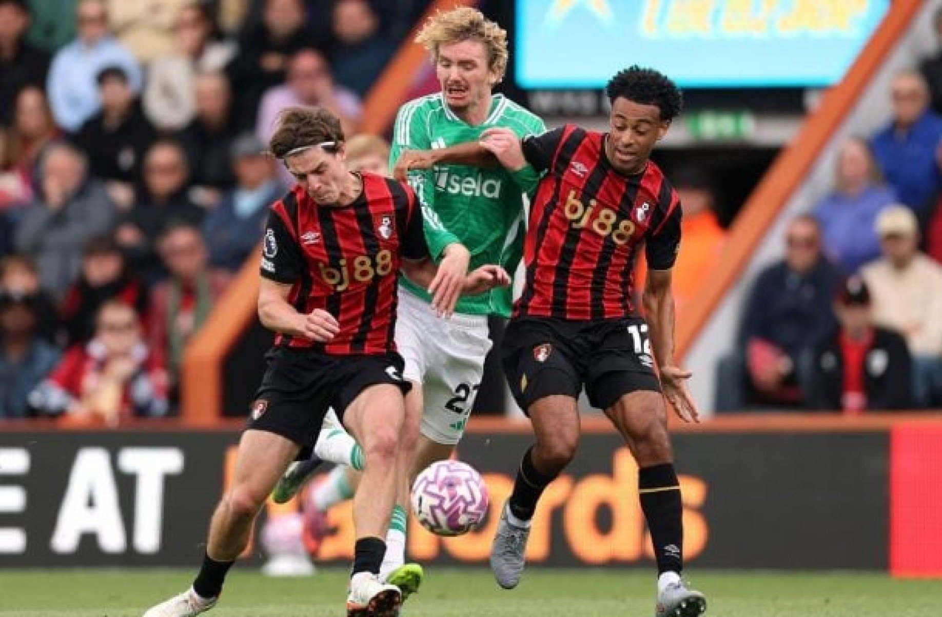 Sem brasileiros, Newcastle segura o Bournemouth no Inglês