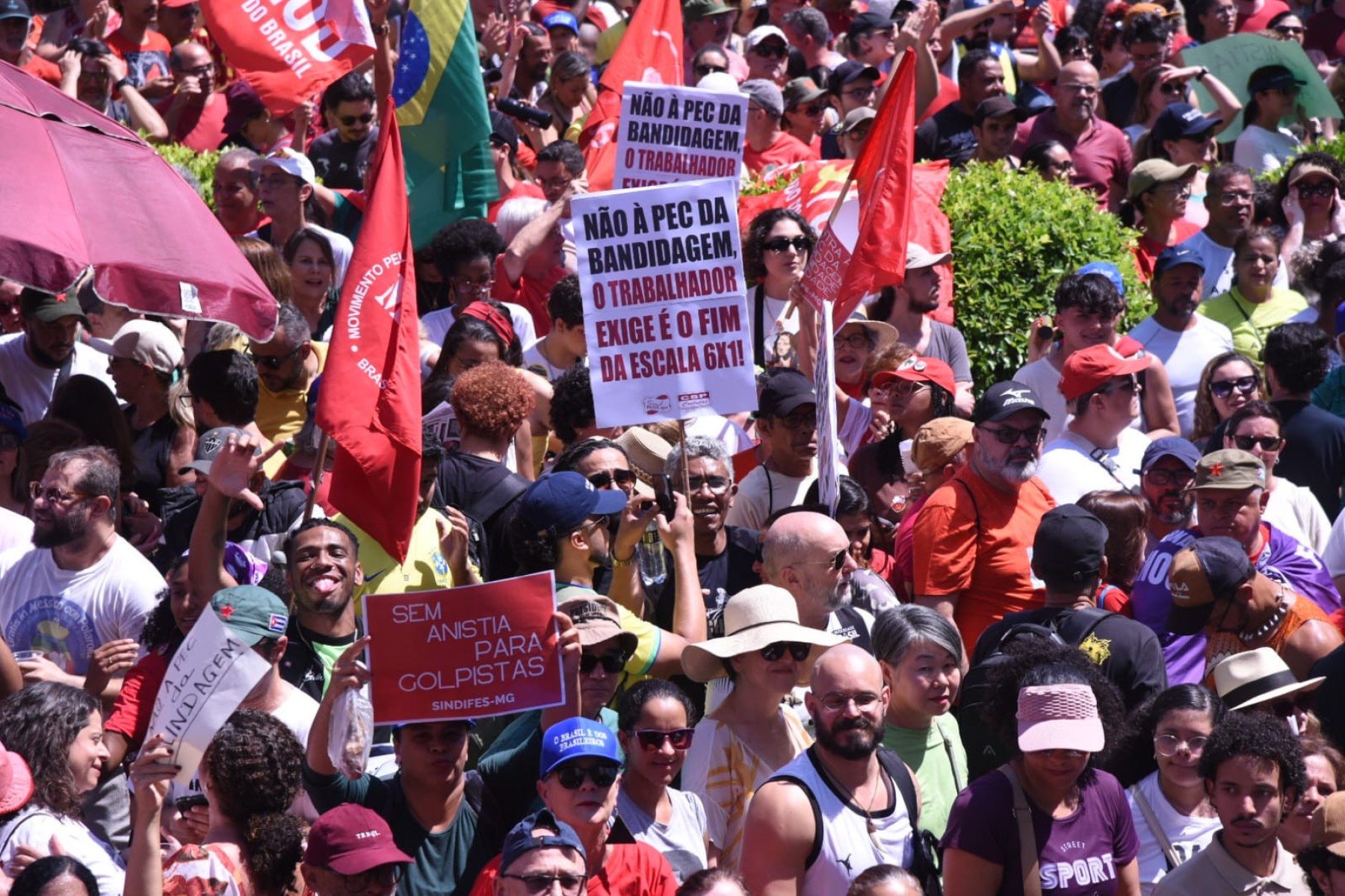 Manifestantes vão às ruas contra PEC da Blindagem e PL da Anistia
-Gladyston Rodrigues/Em/D.A Press