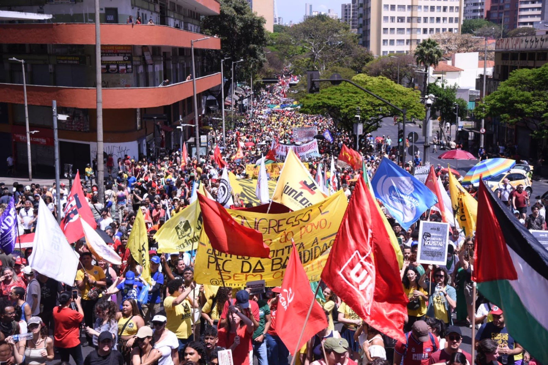 O protesto foi convocado por movimentos sociais e centrais sindicais, com a adesão de artistas e lideranças políticas.-Gladyston Rodrigues/EM/D.A Press