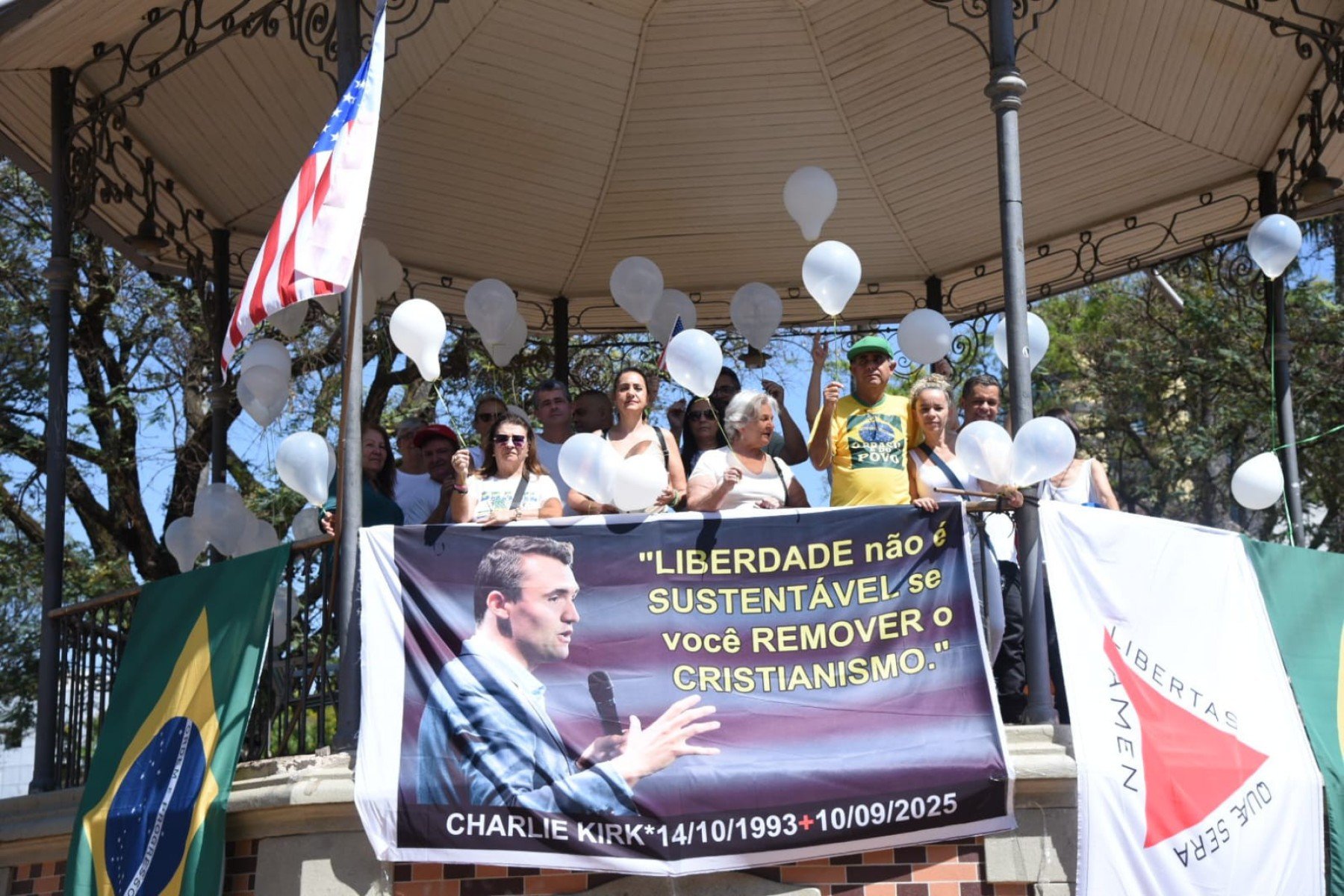Ato na Praça da Liberdade homenageia o ativista de direita Charlie Kirk
