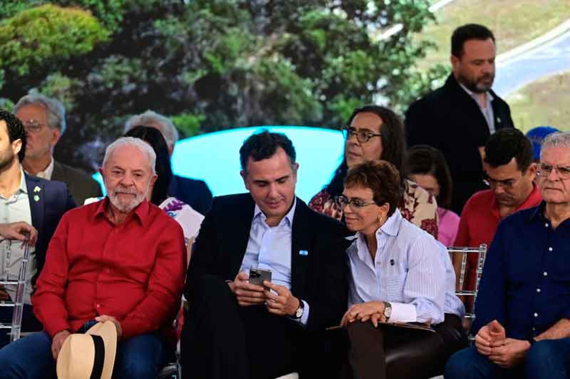 Lula, Pacheco e Marília em Contagem em agosto: Prefeita espera que seu gesto estimule o senador a disputar o governo - (crédito: LEANDRO COURI/EM/D.A.PRESS – 29/8/25) Lula, Pacheco e Marília em Contagem em agosto: Prefeita espera que seu gesto estimule o senador a disputar o governo - (crédito: LEANDRO COURI/EM/D.A.PRESS – 29/8/25)