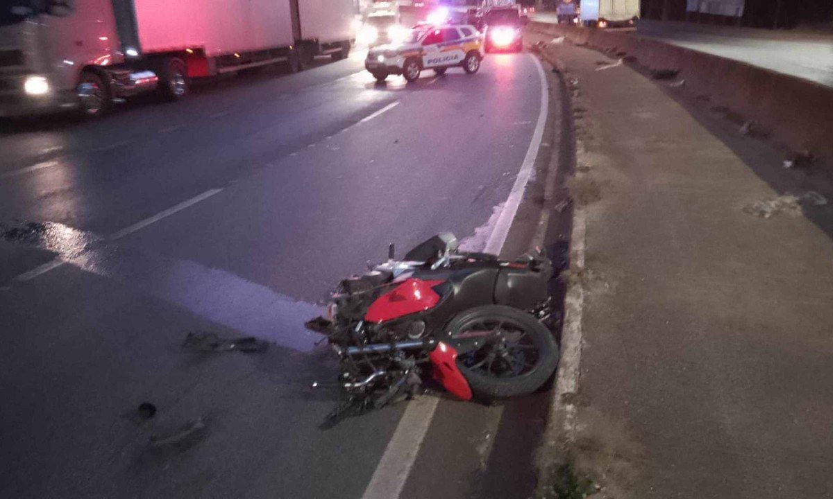 A moto foi destruída no acidente